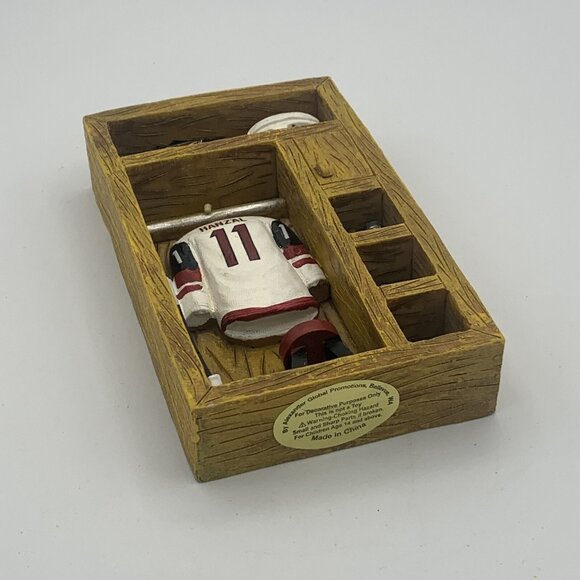 Arizona Coyotes Martin Hanzal #11 Locker Room Display Veequiva Hotel & Casino - Picture 10 of 15